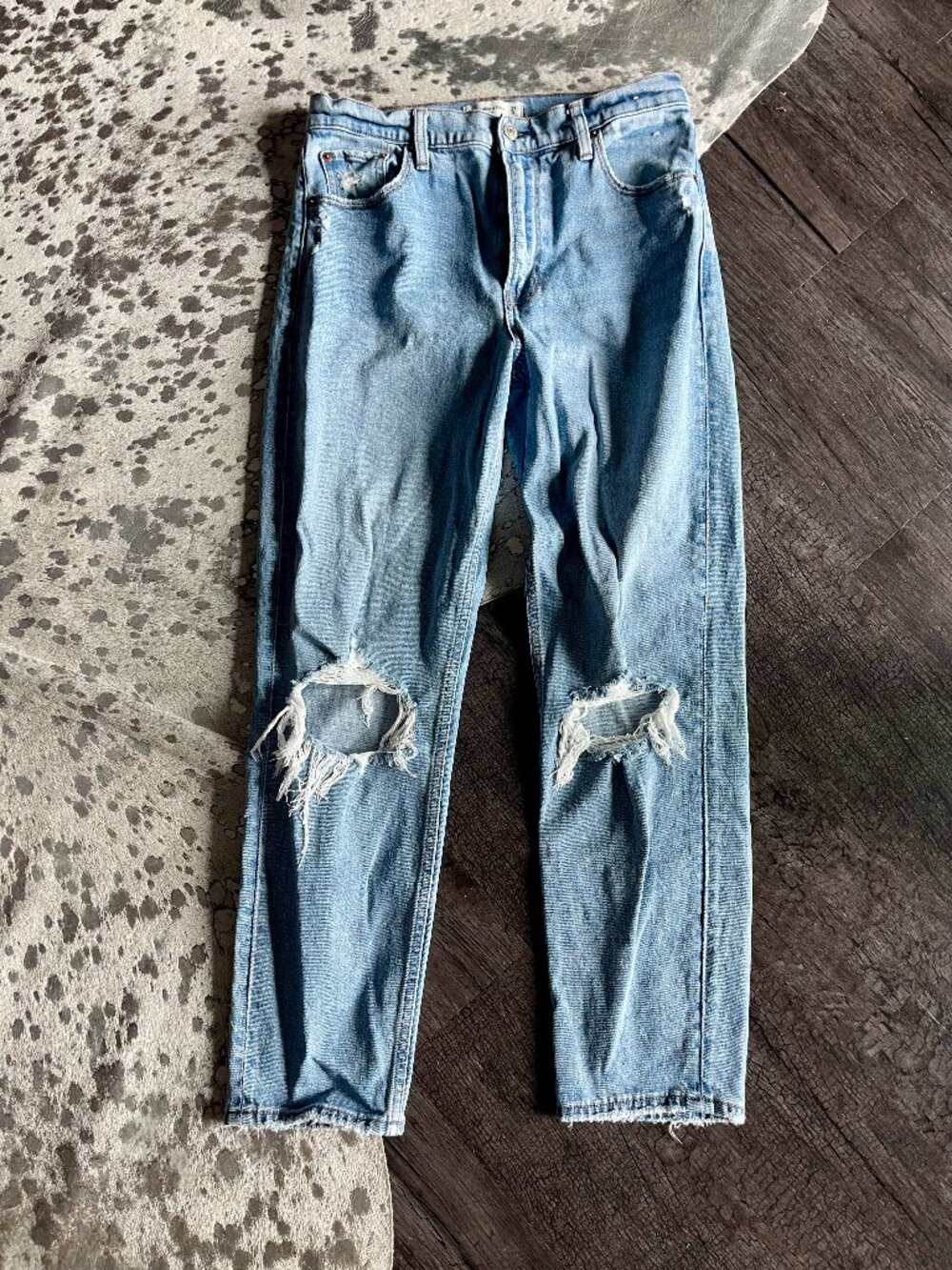 Abercrombie & Fitch Women's The Mom High Rise Jean Light Wash 29 8L